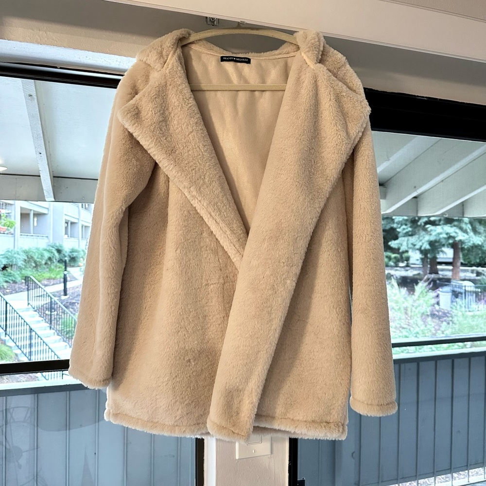 Fuzzy hooded jacket (cream color)